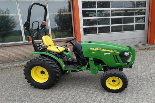Introducing the epitome of agricultural prowess – the John Deere 2520 Tractor